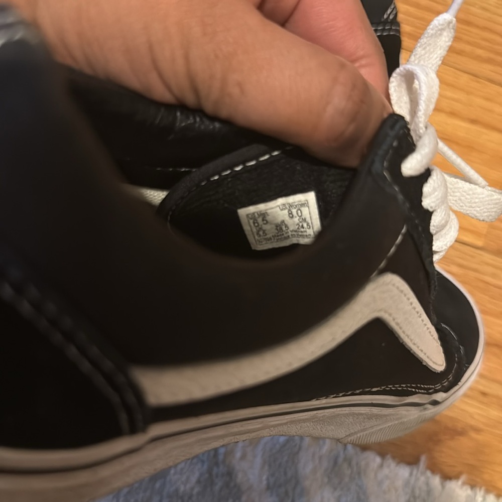 Vans - Picture 4 of 4